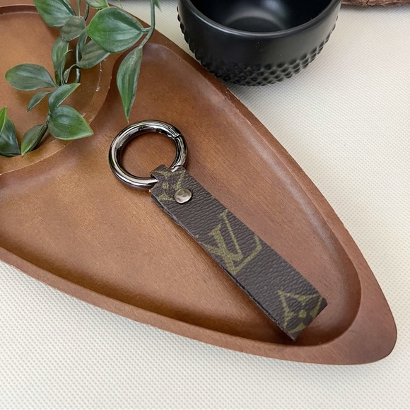 Repurposed LOUIS VUITTON LV Monogram Leather Lined Keychain Unisex - Picture 2 of 5